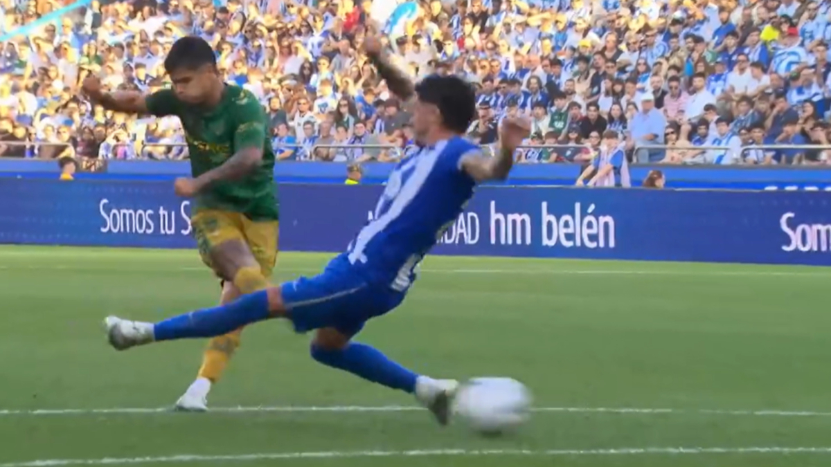 Gol del Cucho Hernández (0-1) en el Deportivo 1-1 Betis