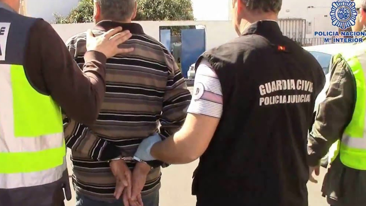  ¡Secuestro de película en la AP-7!: falsos policías sacan por la fuerza a un hombre tras un choque y se lo llevan 