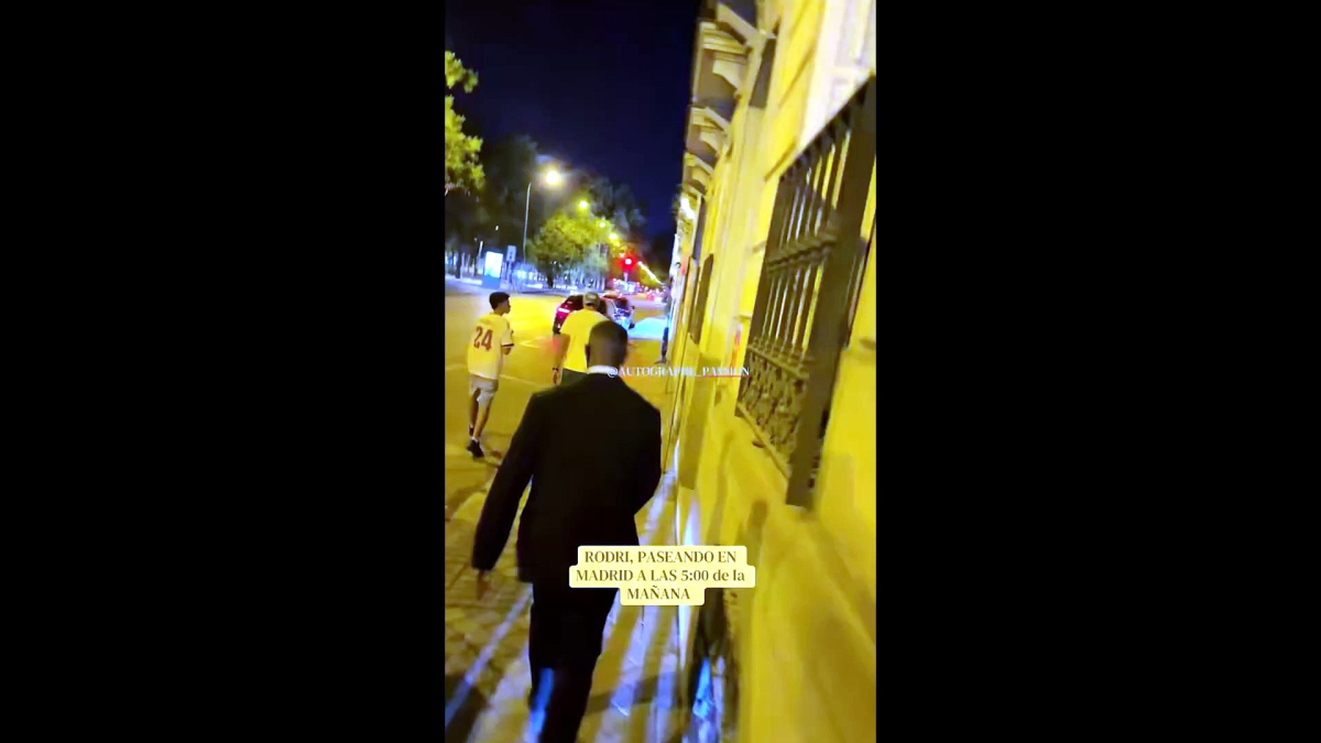  La petición de Rodri a la policía cuando paseaba de madrugada por Madrid: "¿Me ayudáis o qué?" 
