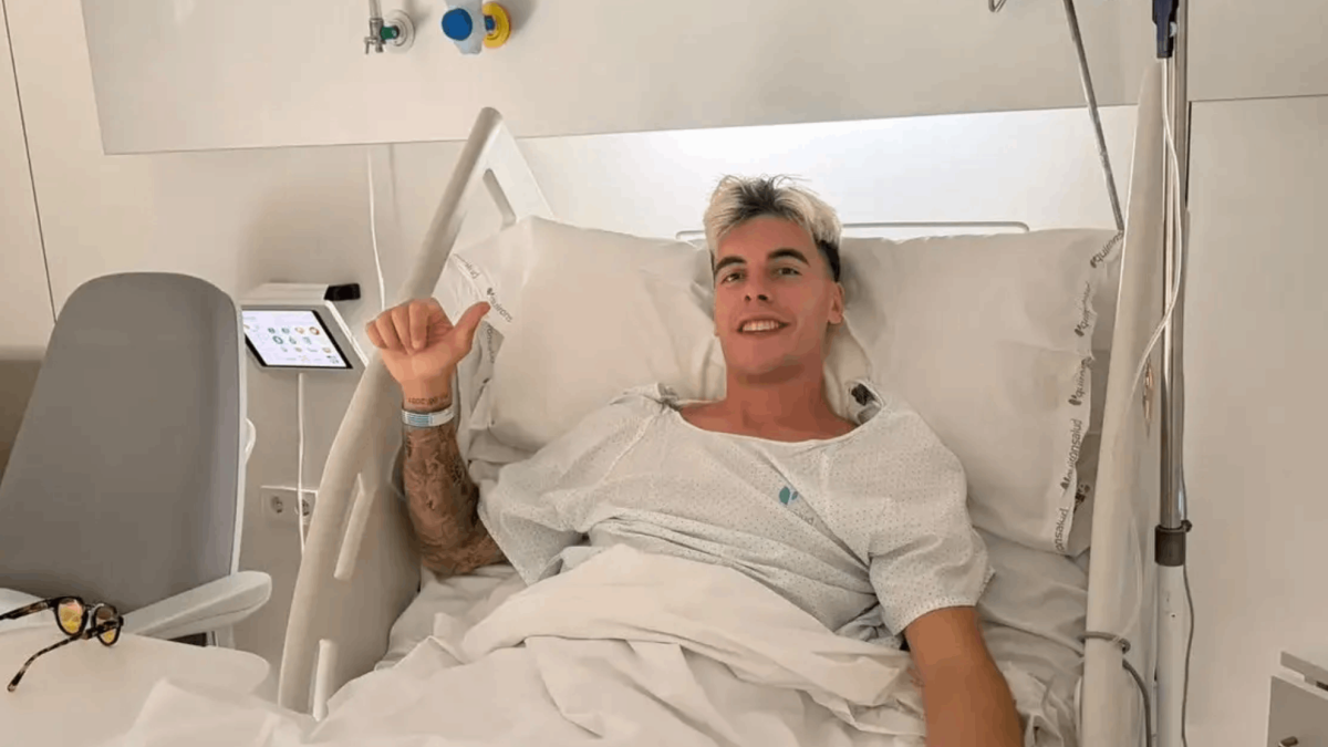 Julen Lobete pasa por el quirófano