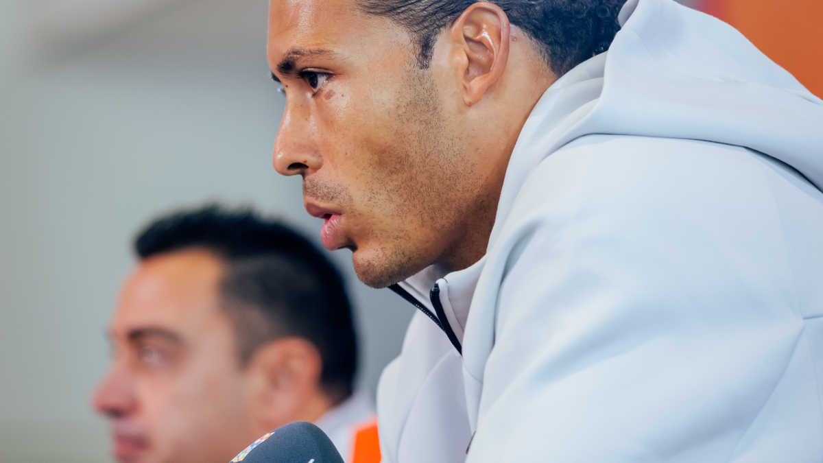 Los 10 segundos de conversación con Xavi que cambiaron el destino de Van Dijk