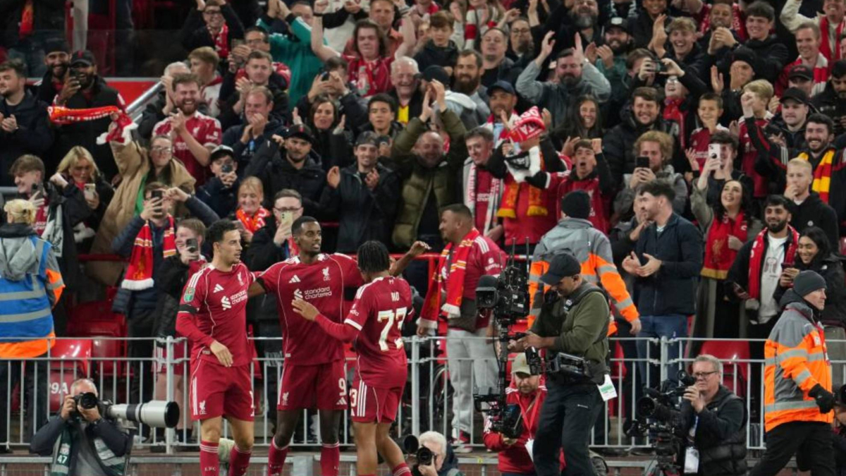 Informe UEFA: La Premier gana por goleada: la que más gasta de largo y la que más público atrae a las gradas