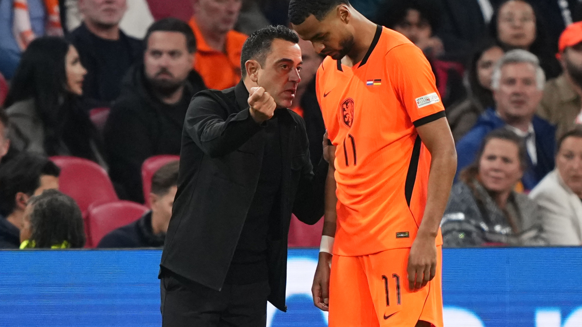 Gakpo salva a Países Bajos en un buen debut de Xavi Hernández