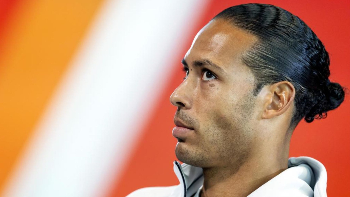 El tenso encontronazo de Van Dijk con un periodista: "Estás un poco seco"