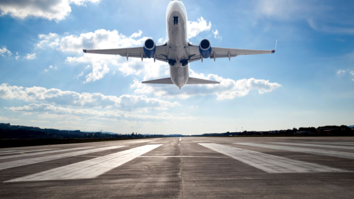 Tensión en los aeropuertos de Barcelona y Valencia: dos aviones aterrizan de emergencia con apenas unas horas de diferencia