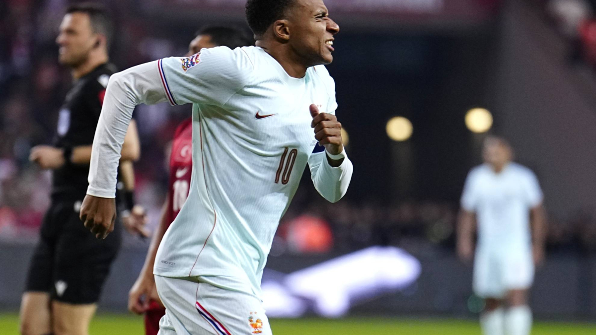 Mbappé, cara y cruz en el estreno de ‘Zizou’