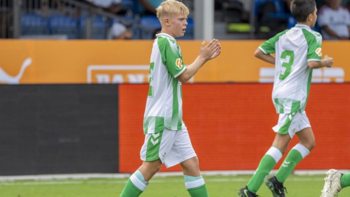 Jasper, el hijo del seleccionador de Gibraltar que brilla en el Betis