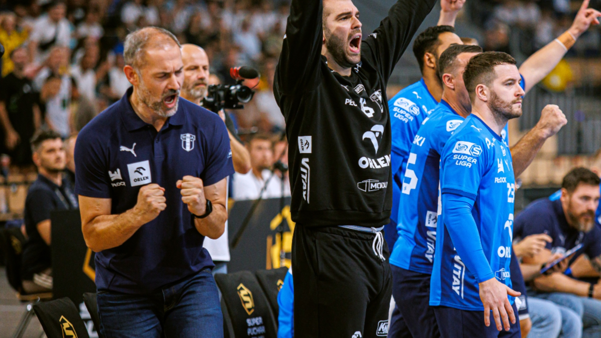 Jorge Martínez, de entrenador de porteros a la pista a sus 49 años