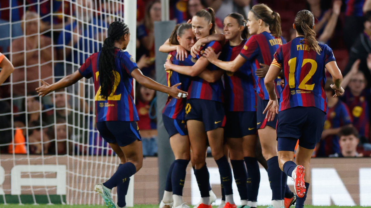 Photo: MARCA Claudia Pina scores four goals in Barcelona 7-0 win over Real Madrid