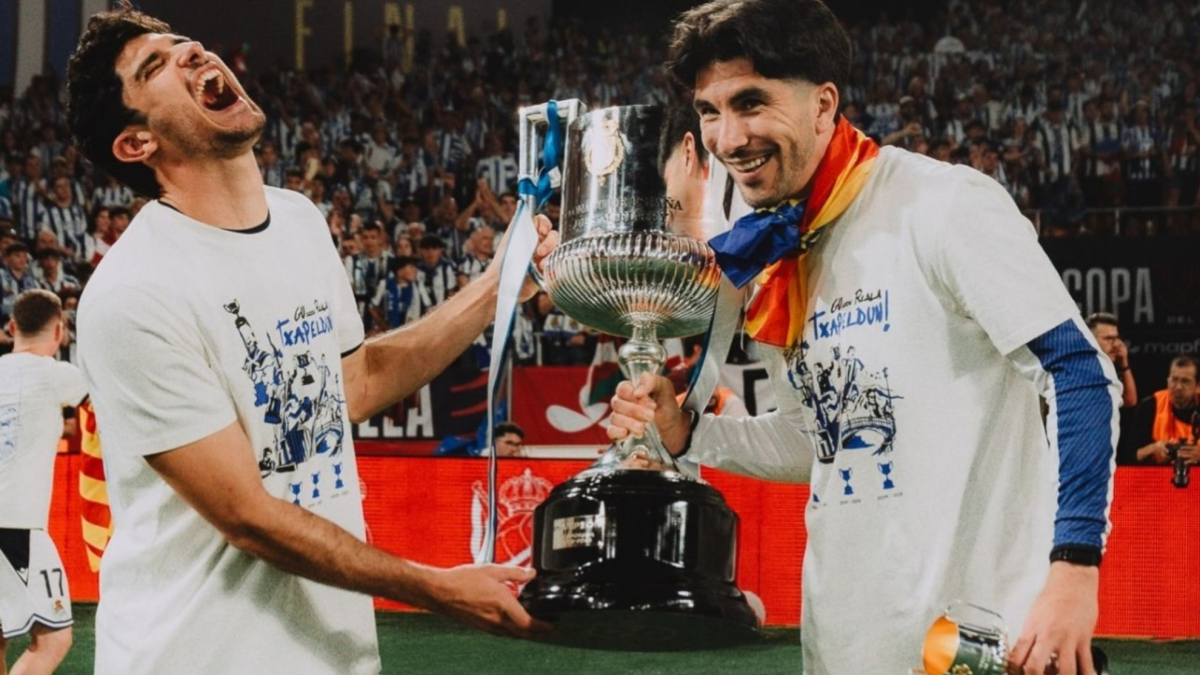 La afición de la Real por fin podrá hacerse gratis una foto con la Copa ganada en abril