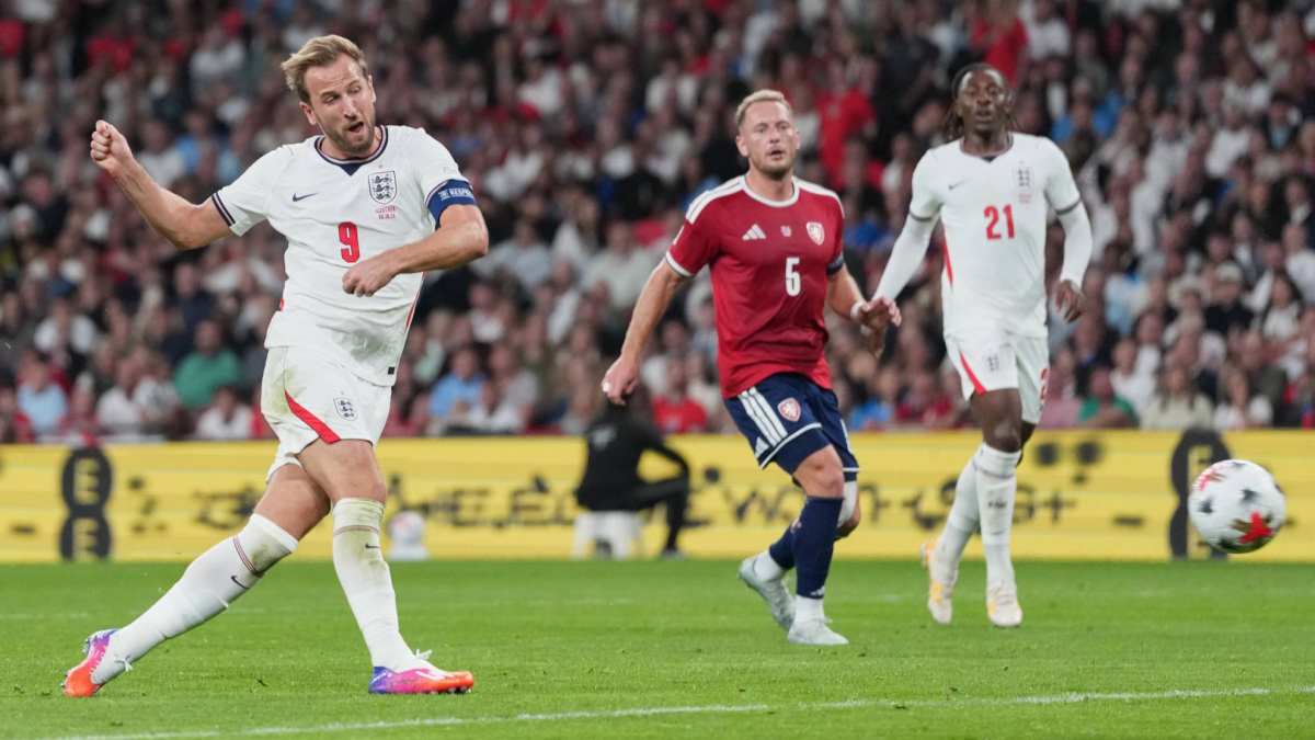 Kane agranda su leyenda con un doblete