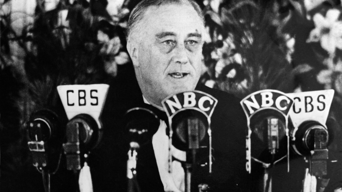 Franklin D. Roosevelt, presidente de EEUU: "No siempre podemos construir el futuro para nuestra juventud, pero sí podemos construir nuestra juventud para el futuro"