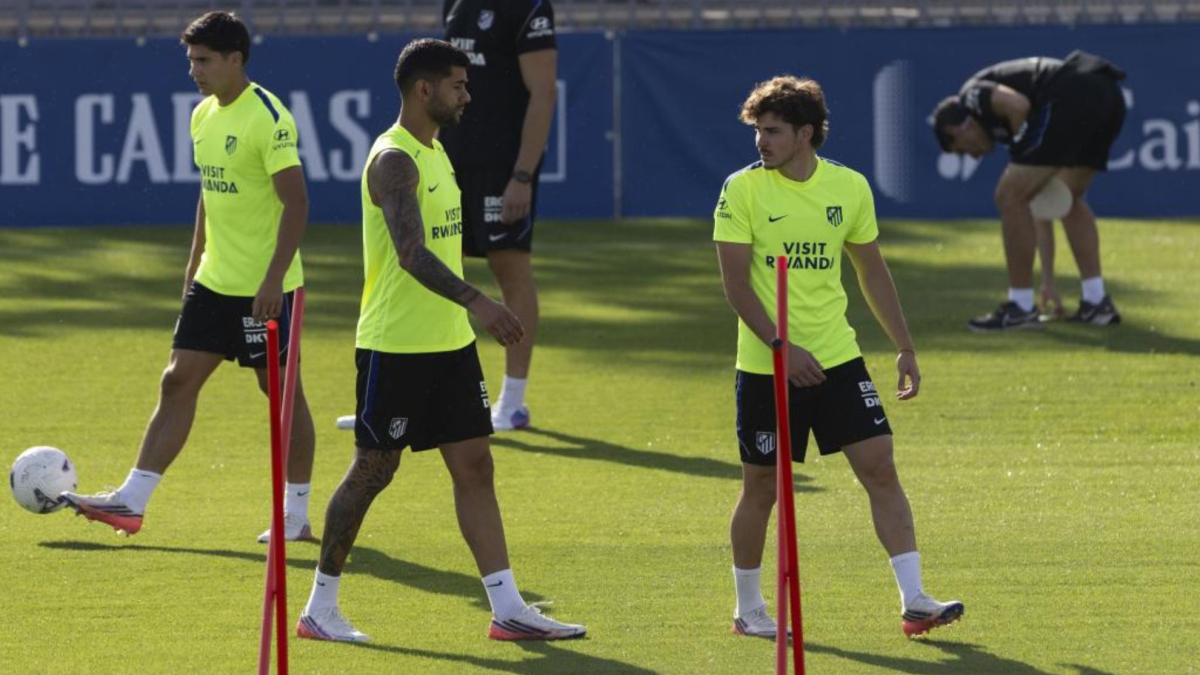 Simeone recupera a toda su plantilla para Vitoria