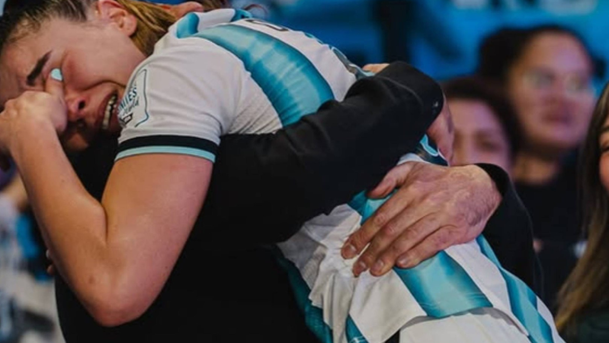 El vídeo viral dedicado a Messi por una jugadora en España que gusta a Agüero y hace llorar a Argentina