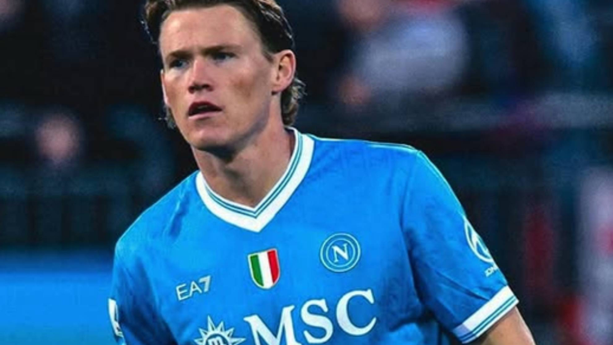 Scott McTominay celebrating a goal in a Napoli shirt at the Diego Armando Maradona Stadium