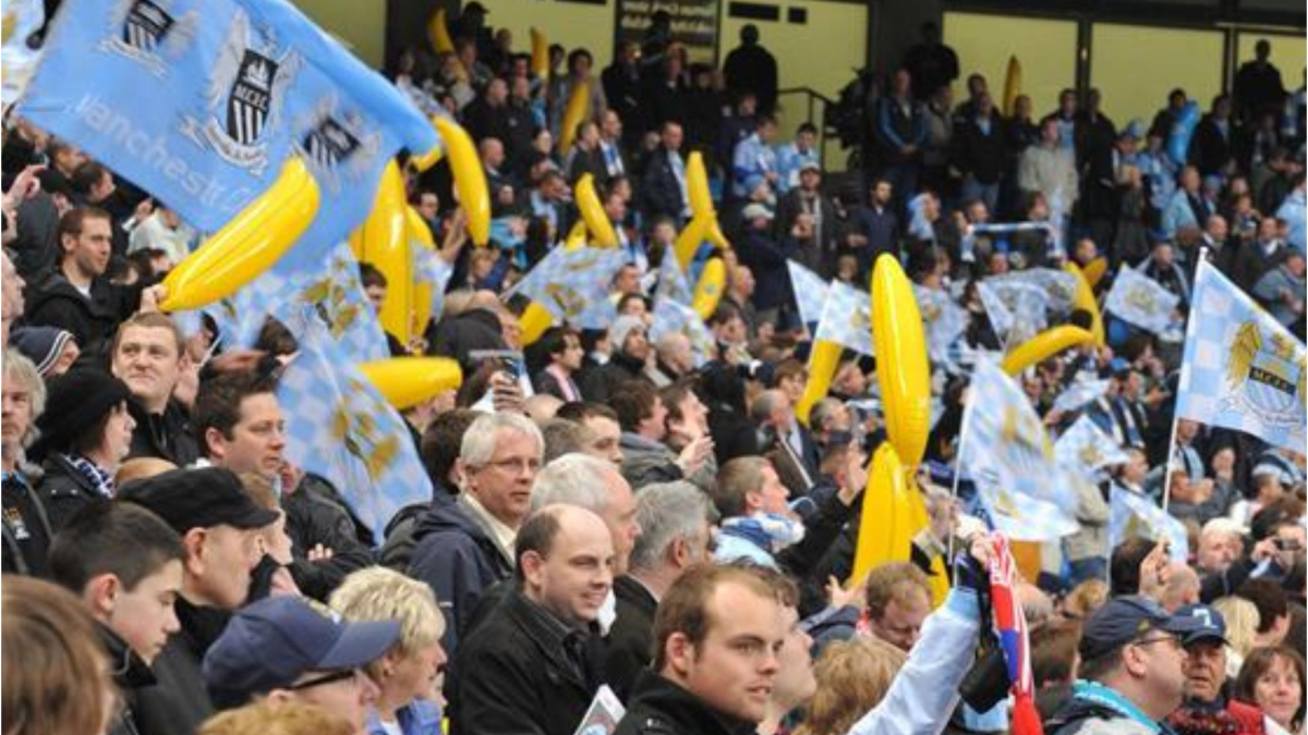 ¿'Invasión banana' en Anfield? La vieja tradición reaparece en plena crisis del Manchester City