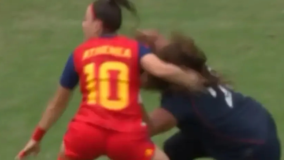 Athenea se fue expulsada por agarrar del pelo a la estadounidense Cooper