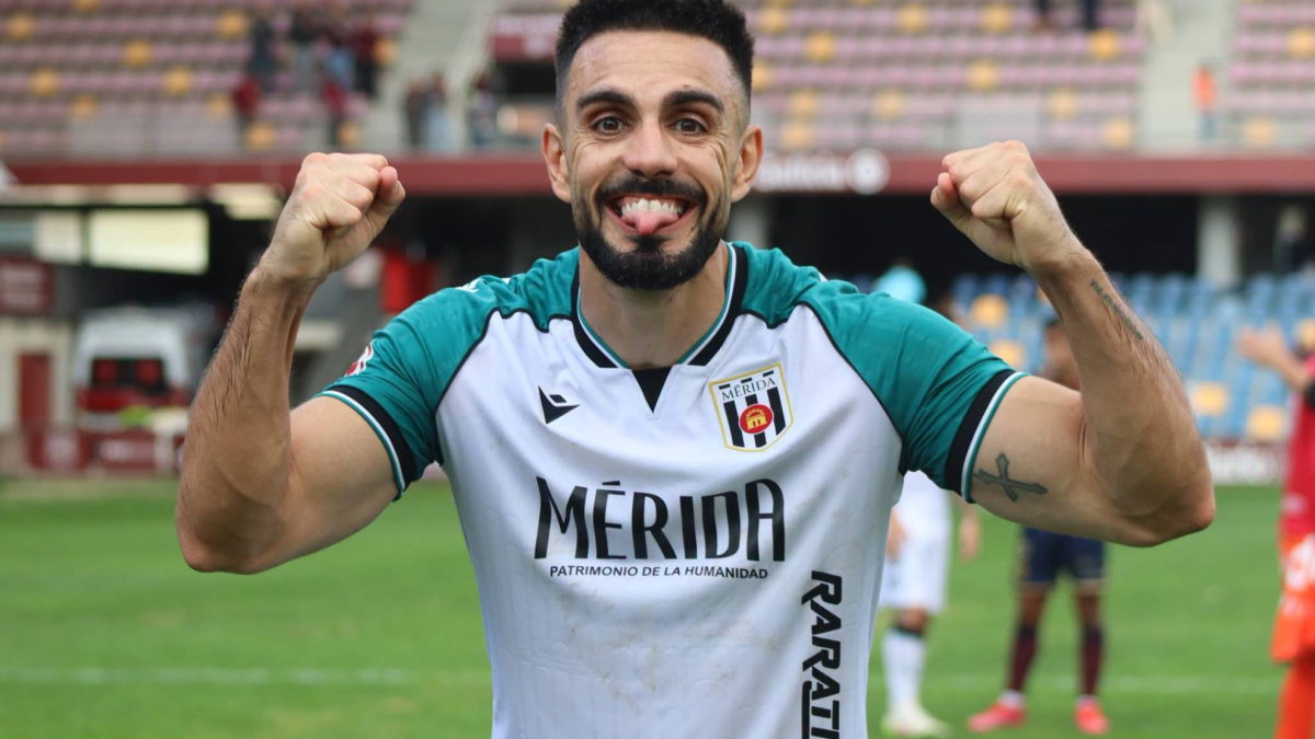 El Mérida asalta Pasarón ante un Pontevedra sin rumbo