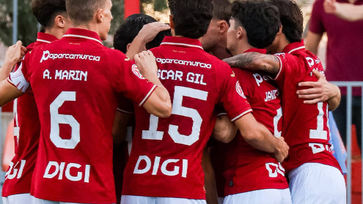 El Murcia se recupera de la derrota en el derbi con una victoria de mérito