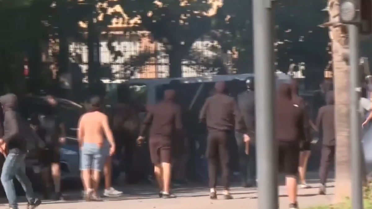 Batalla campal entre ultras del Levante y el Sevilla en la previa del partido