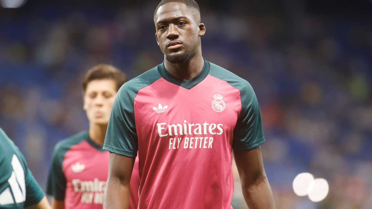 Konaté, cuatro amarillas en siete partidos: «Tiene que estar alucinando»