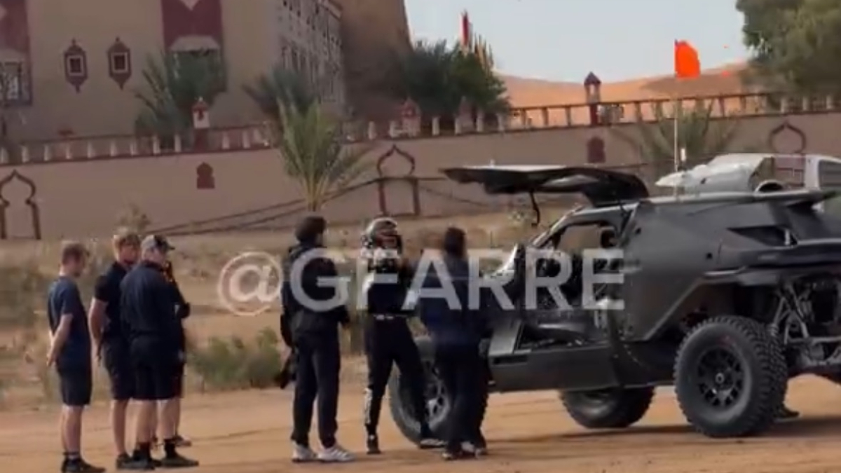 Alonso ya prueba el coche del Dakar