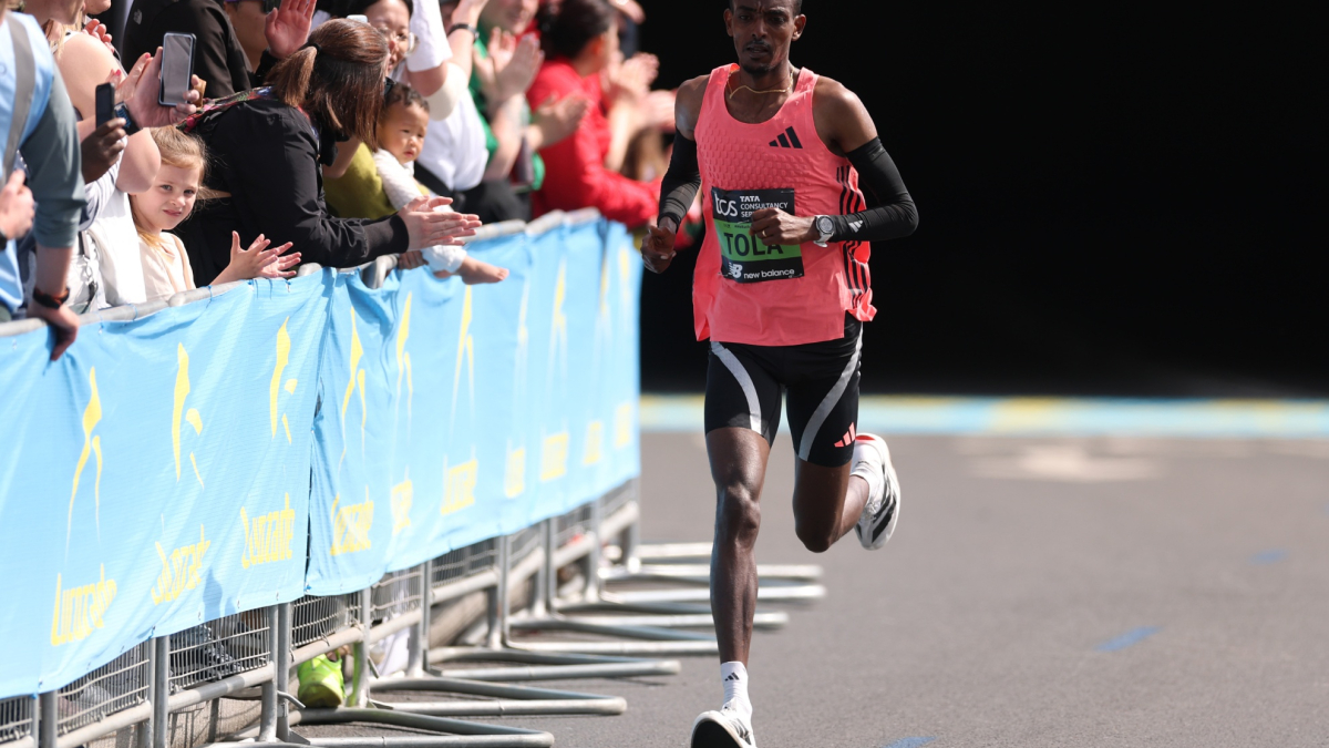 Tola, campeón olímpico, gana el maratón de Pekín con récord de la prueba