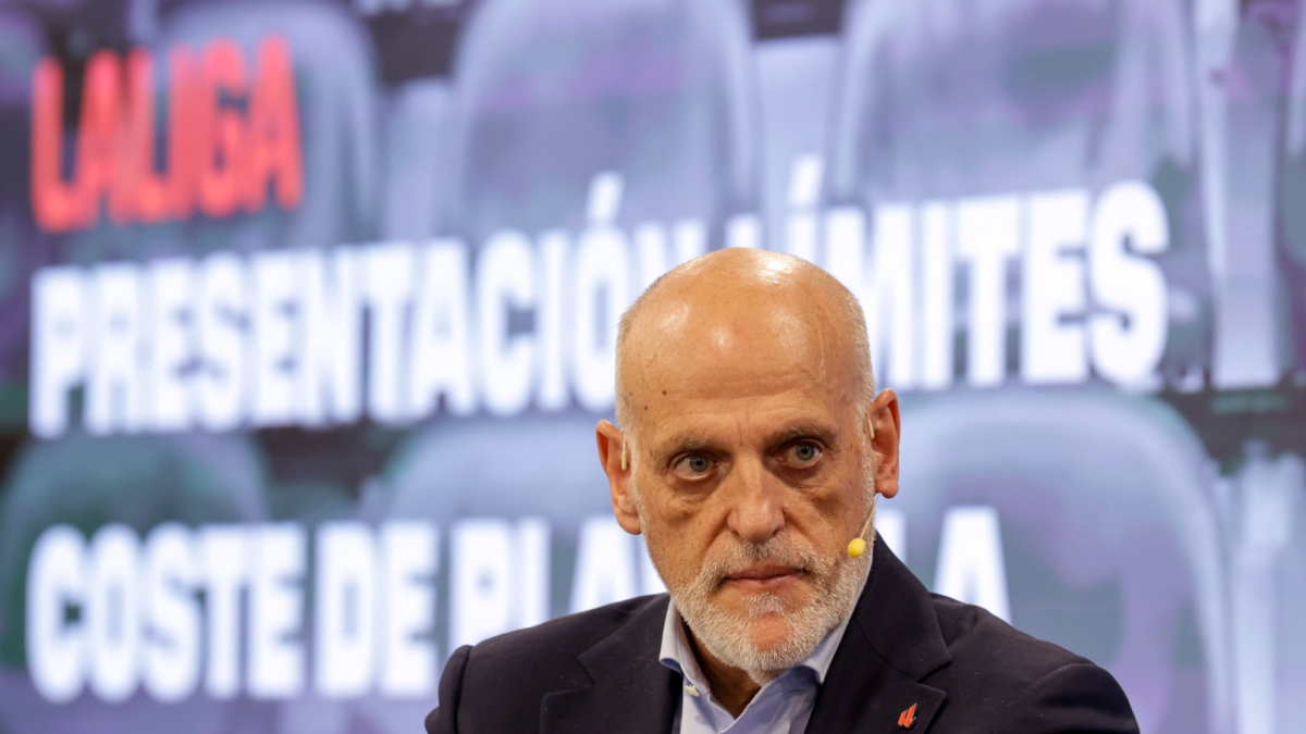 Cánticos en el Bernabéu de "¡Tebas dimisión!", "¡Laporta sigue pagando!" y "Negreira sigue pitando"