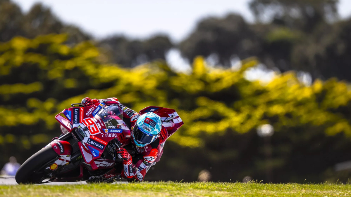  Golpe Mundial: Marc Márquez gana y Jorge Martín sale en ambulancia 