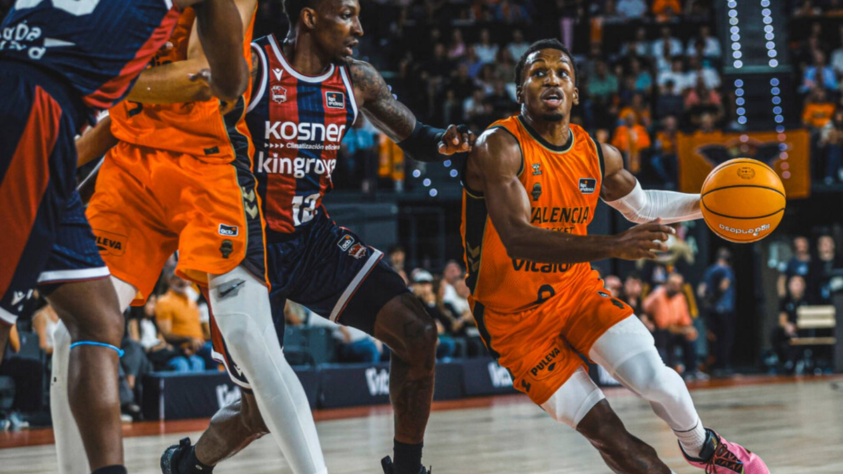 TJ Shorts devuelve el pulso liguero al Valencia y se lo quita al Baskonia