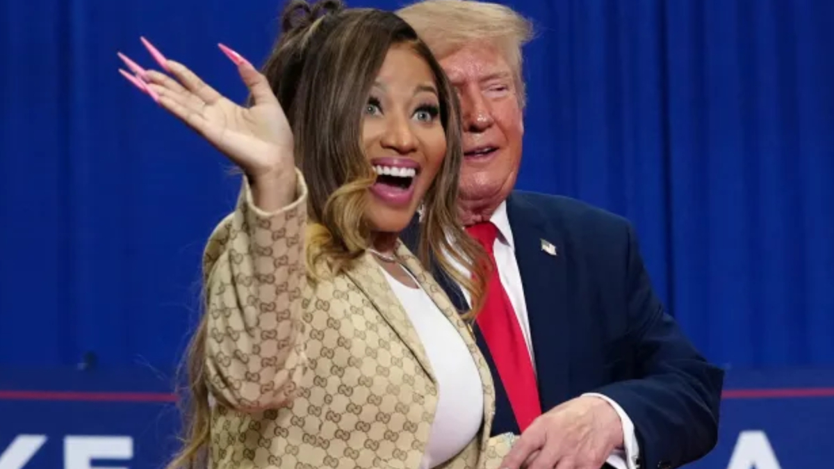  Nicki Minaj acompaña en un mitin a Trump en el Air Force One y éste elogia su "culo precioso": "Es difícil no verlo" 