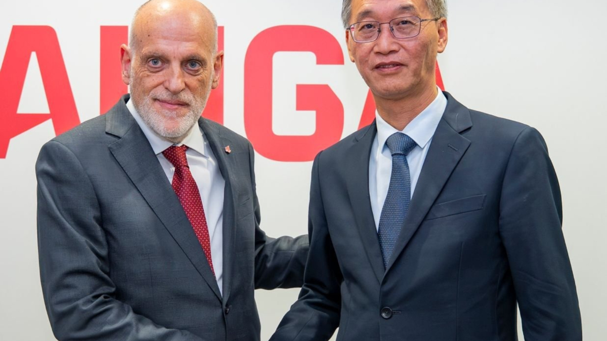 Tebas se reúne con el embajador de China en España: "Buscamos soluciones para superar este episodio"