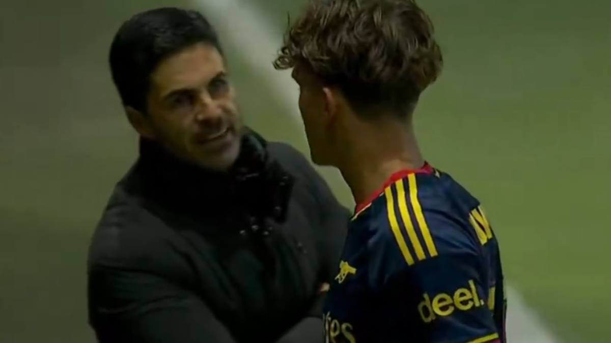 Arteta explica su reacción a la roja de Dowman en la debacle del Arsenal en Carabao Cup