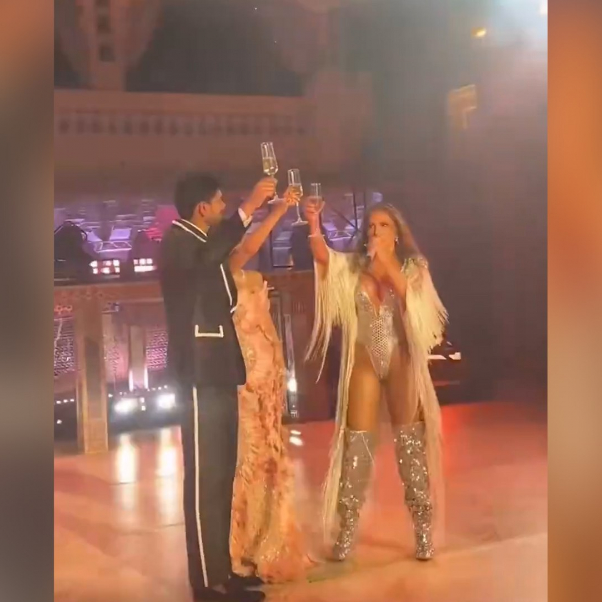 El pastizal que Jennifer López cobró por actuar en una boda de millonarios  indios, image size:1200x1200