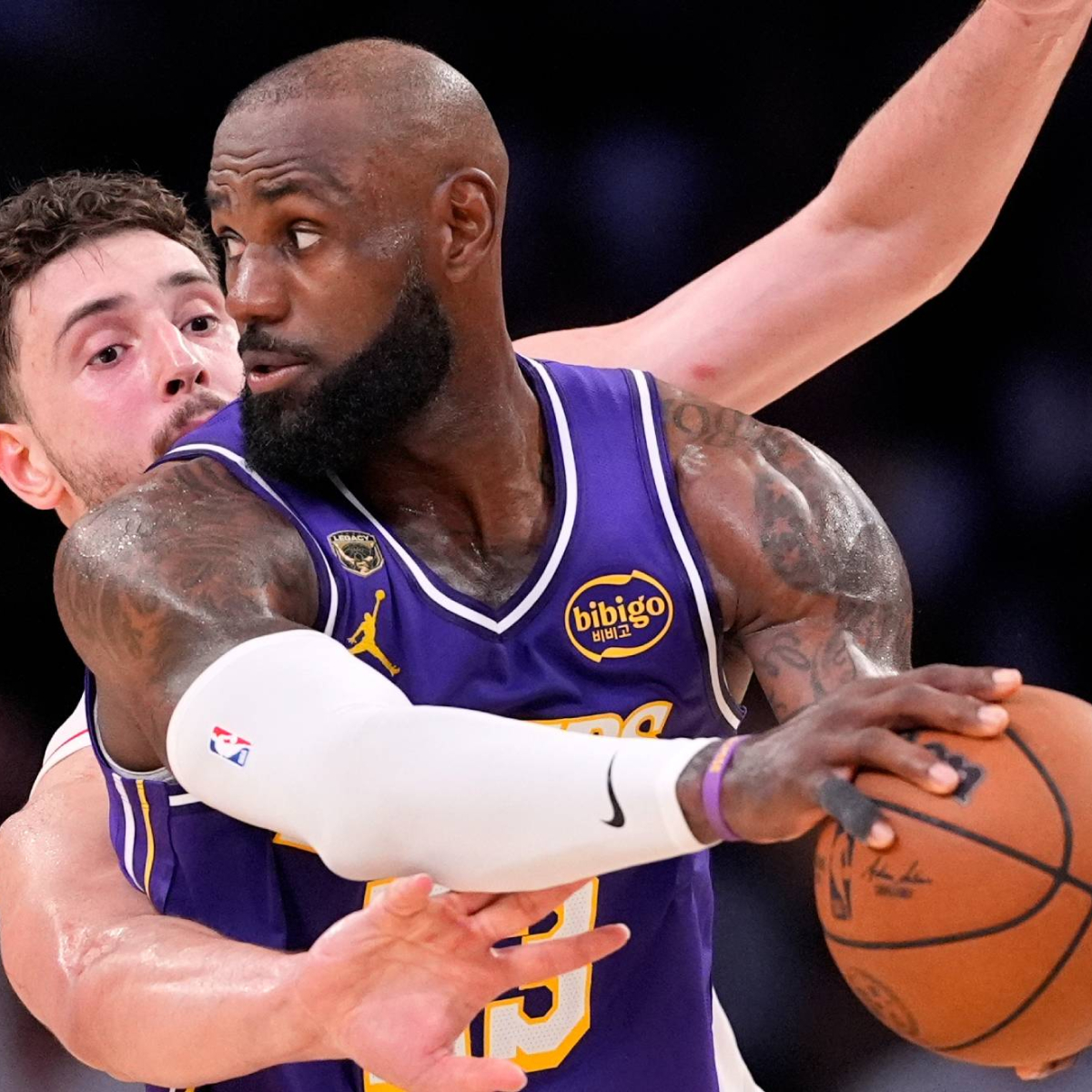 LeBron James sufre lo nunca visto en 18 años y los Lakers dejan