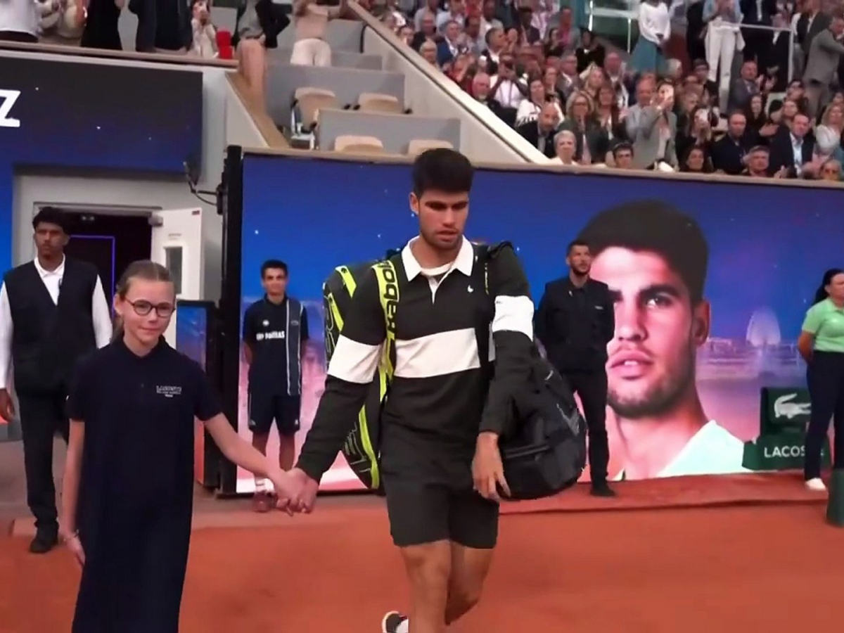 Alcaraz levita en la noche de París y le hace un siete a los 'Grand