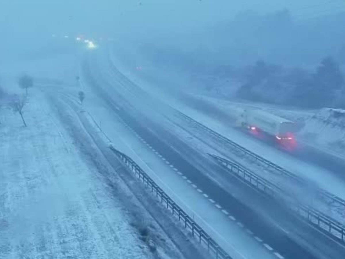 100+] Snowy Christmas Wallpapers | Wallpapers.com, image size:1200x900