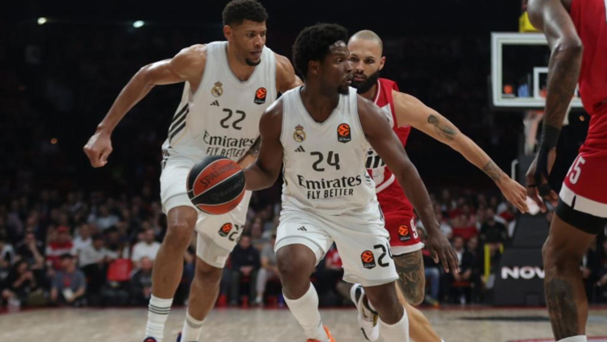 Andres Feliz en acción en el partido del Madrid ante el Olympiacos.