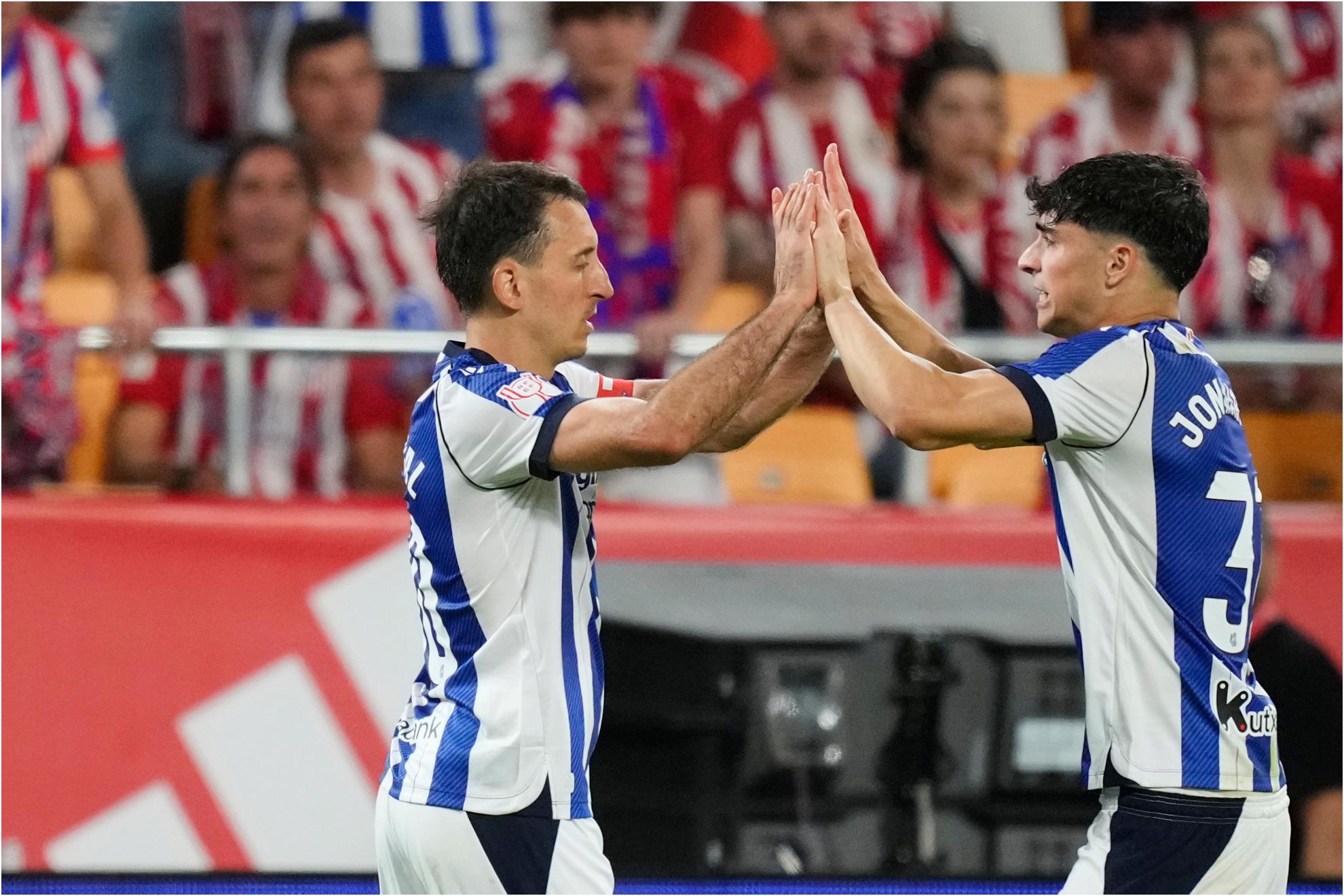 Oyarzabal y Jon Martín, durante la final de La Cartuja.
