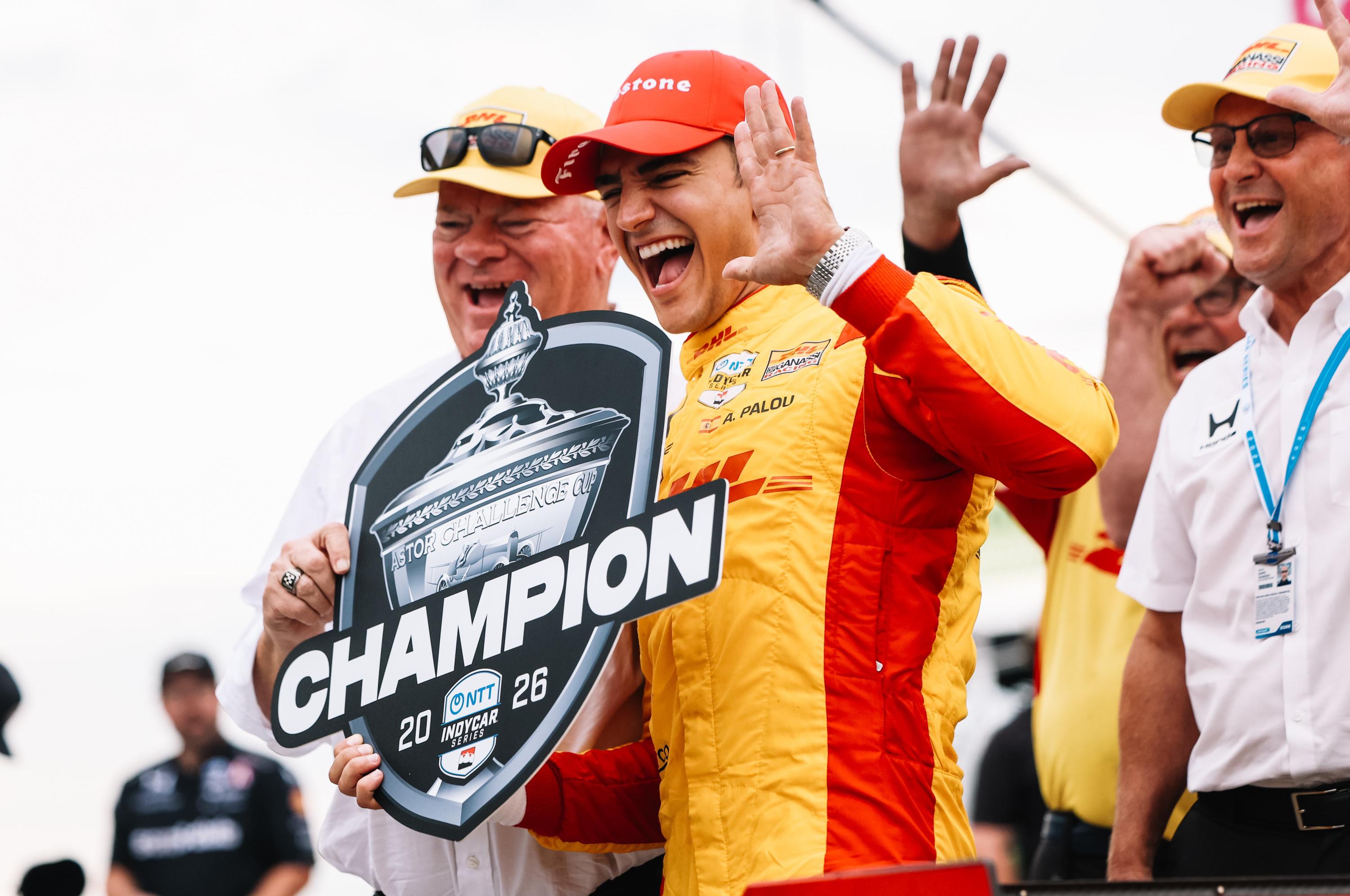 Álex Palou celebra su quinto título de la IndyCar con Chip Ganassi.