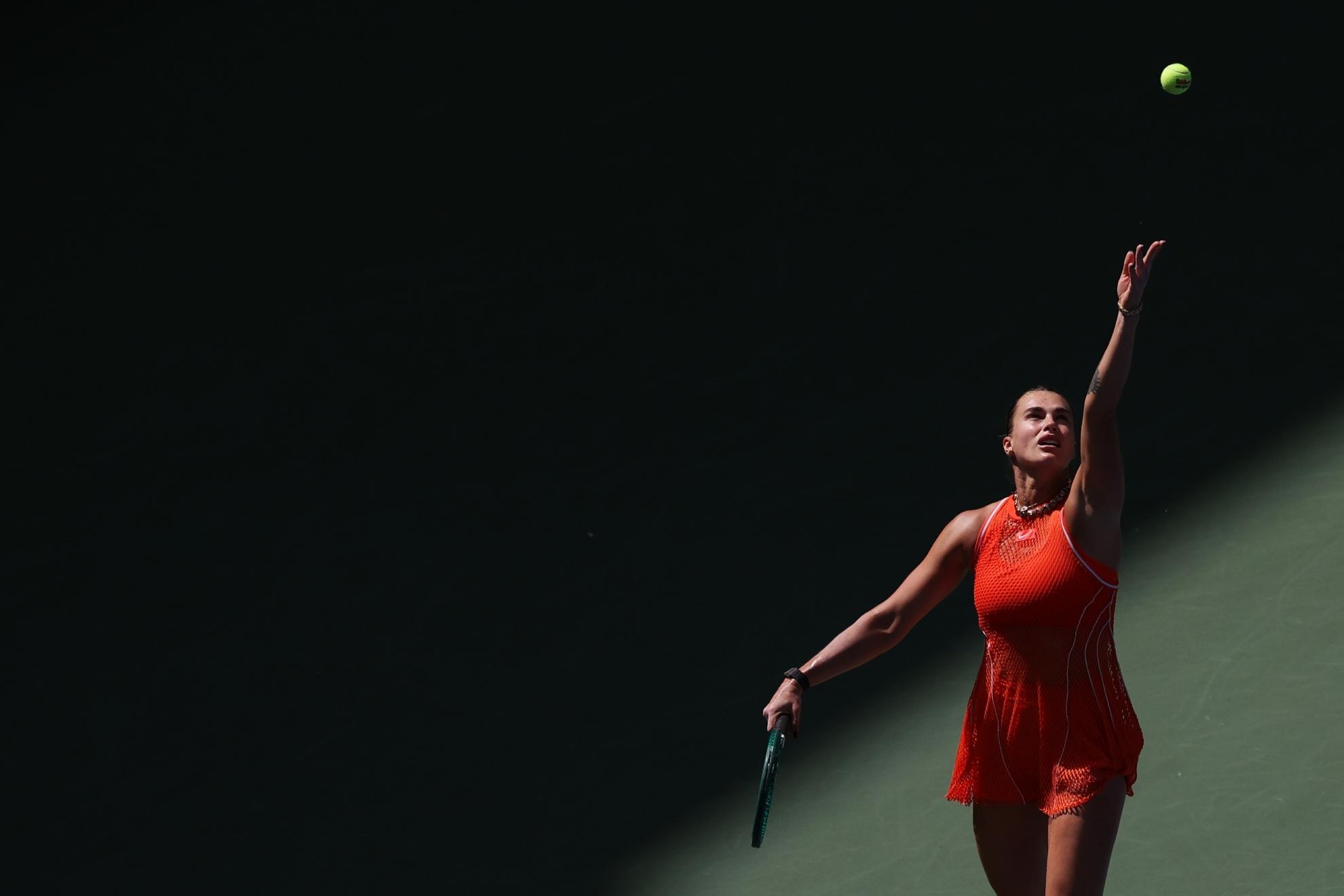Sabalenka, en el momento del saque.