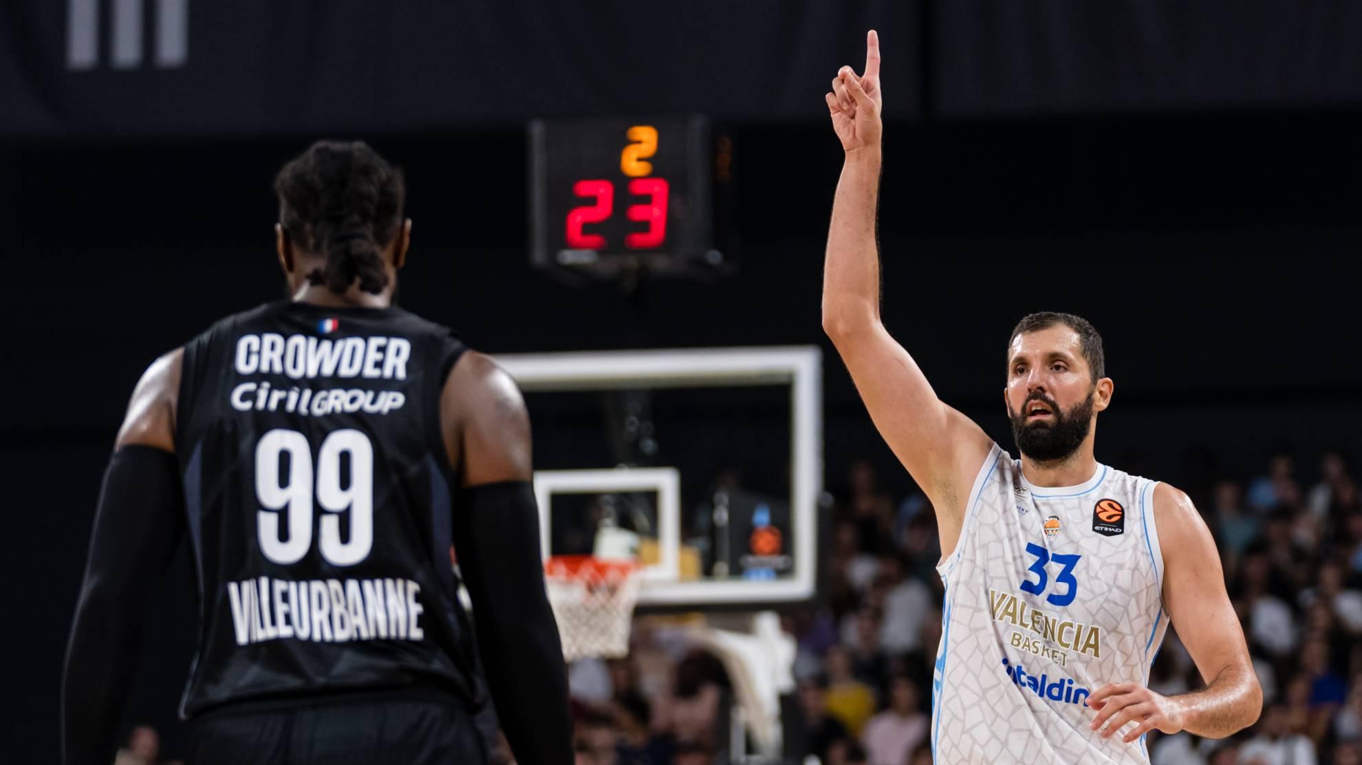 Nikola Mirotic celebra un triple en el partido ante el ASVEL. GETTY IMAGES