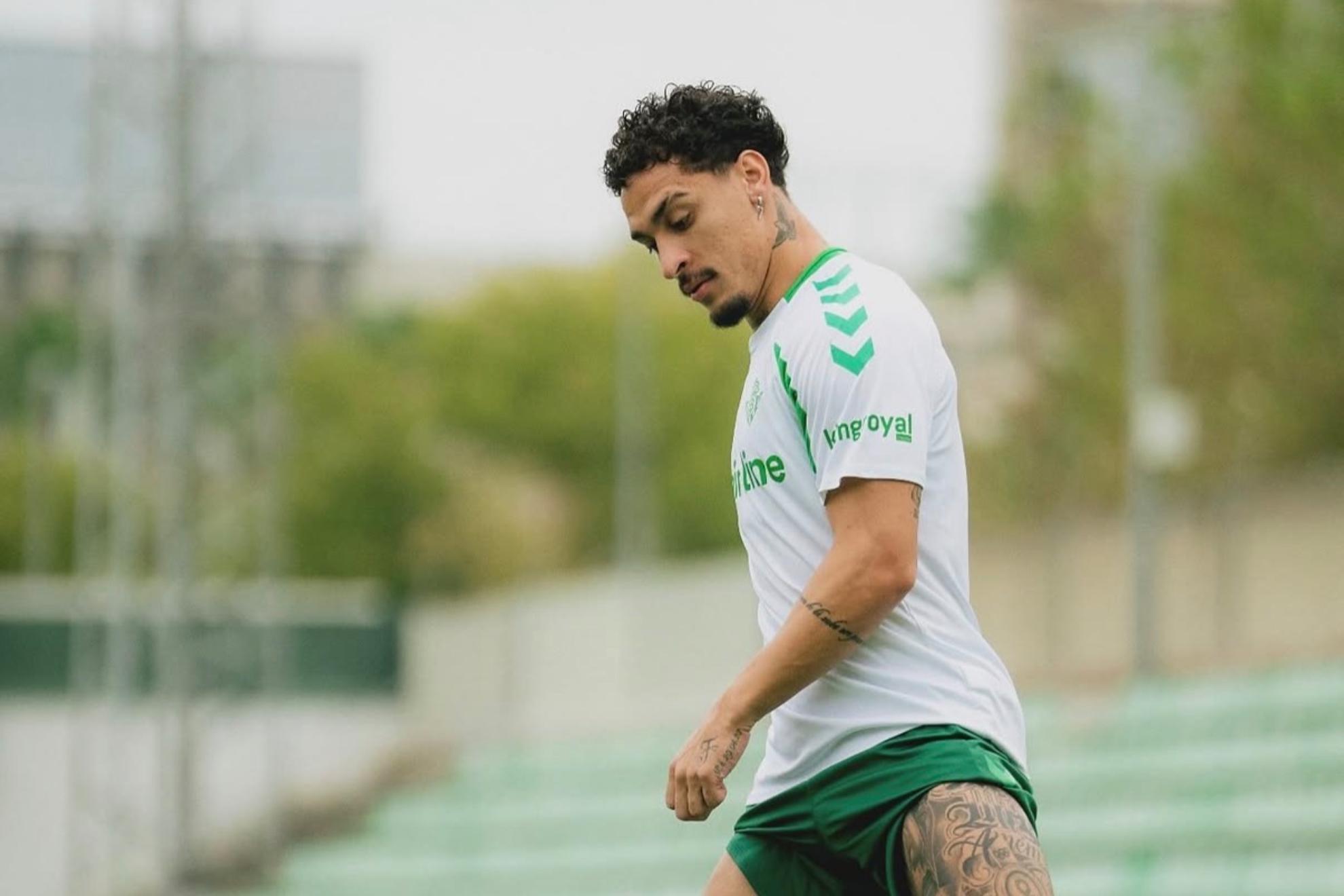 Antony, entrenándose en la Ciudad Deportiva REAL BETIS