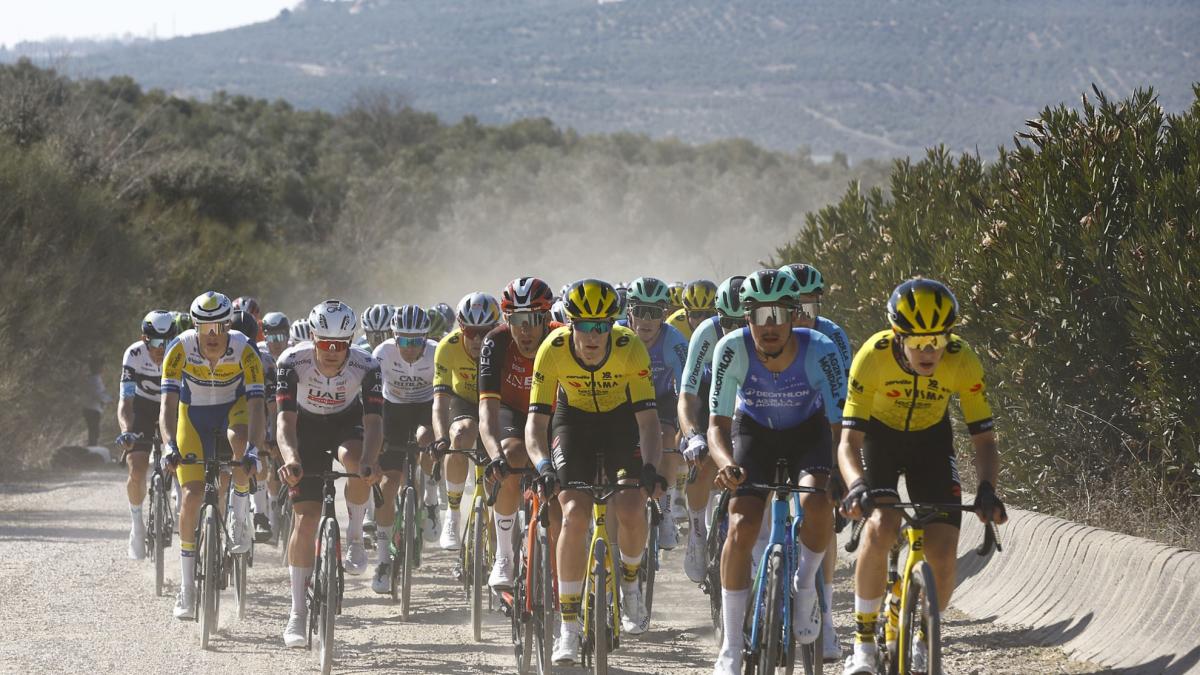 La Clásica Jaén Paraíso Interior regresa con su identidad intacta: sterrato, dureza y espectáculo entre olivos