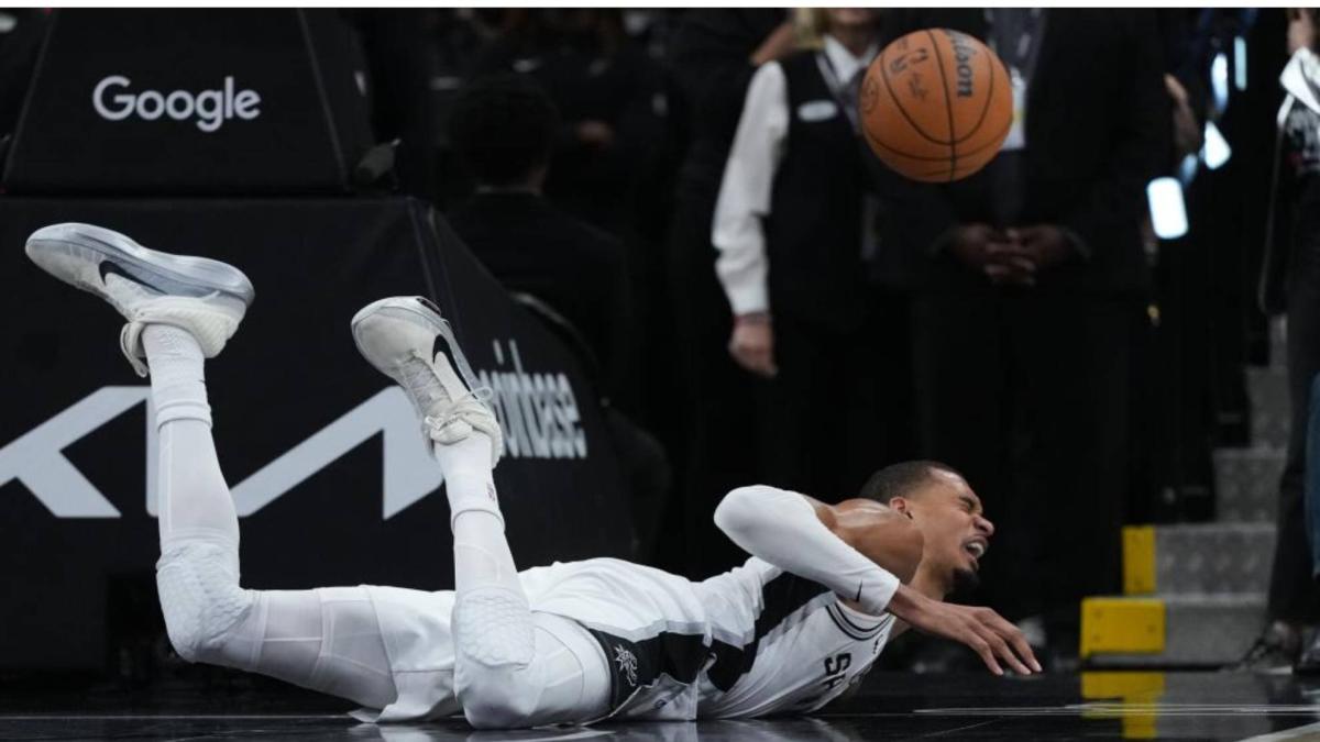 Wembanyama entra en el protocolo para conmoción cerebral y los Spurs están en vilo
