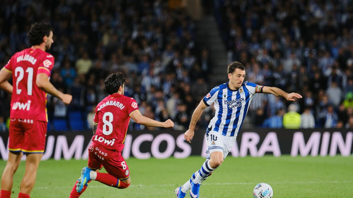 ... Y Oyarzabal va al vestuario del Getafe a pedir explicaciones a Juan Iglesias por sus acusaciones