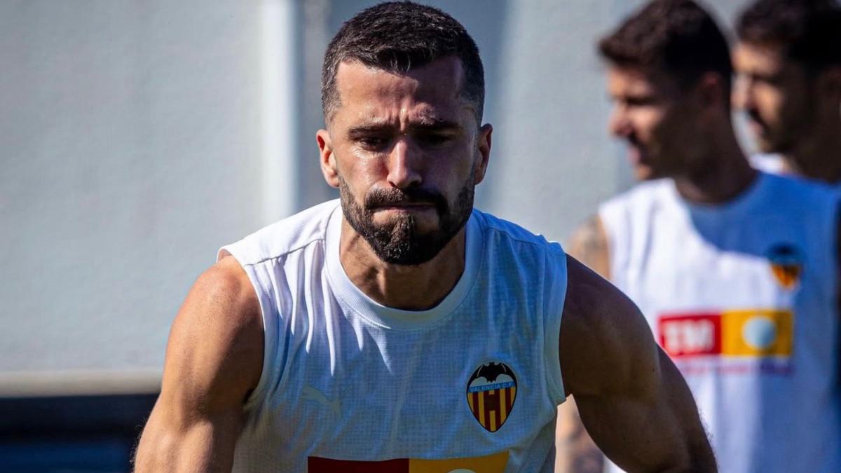 La RFEF 'pasa' del Valencia: repite el árbitro VAR que 'obvió' el pisotón sobre Gayà