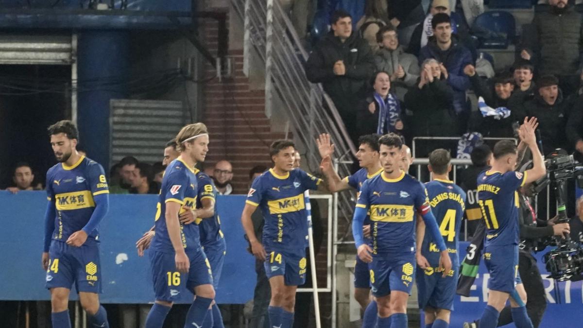 El Alavés celebra el alirón del Barça