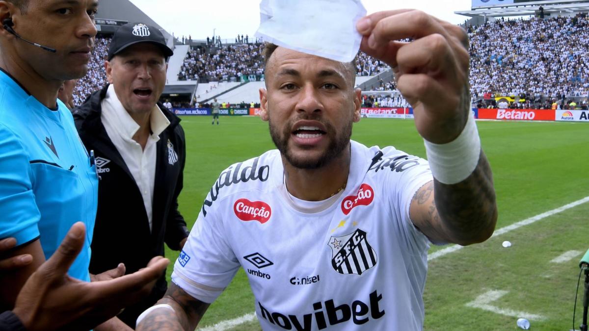 Neymar la lía antes de la lista para el Mundial: "El árbitro me sacó&hellip;