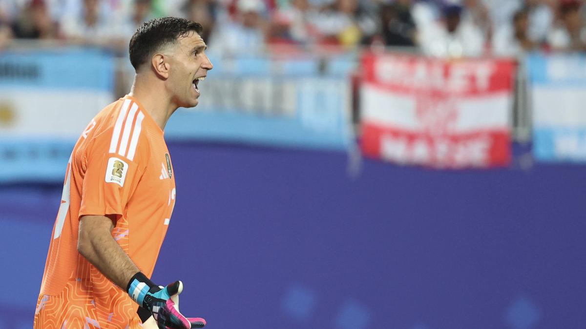 'Dibu' Martínez, el portero que para la mitad de los penaltis con Argentina intimidando&hellip;